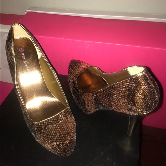 Shoedazzle bronze Sequinedstiletto heels NIB 9 - Picture 6 of 8